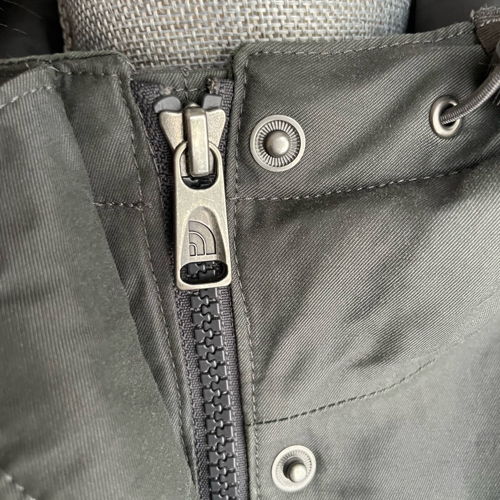 The north face winter jacket - Picture 4 of 9